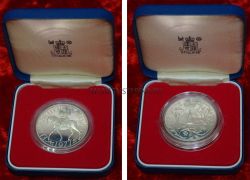 Монета серебряная 1 крона 1977 года.Серебряный юбилей царствования Елизаветы II (1952-1977 гг).Великобритания